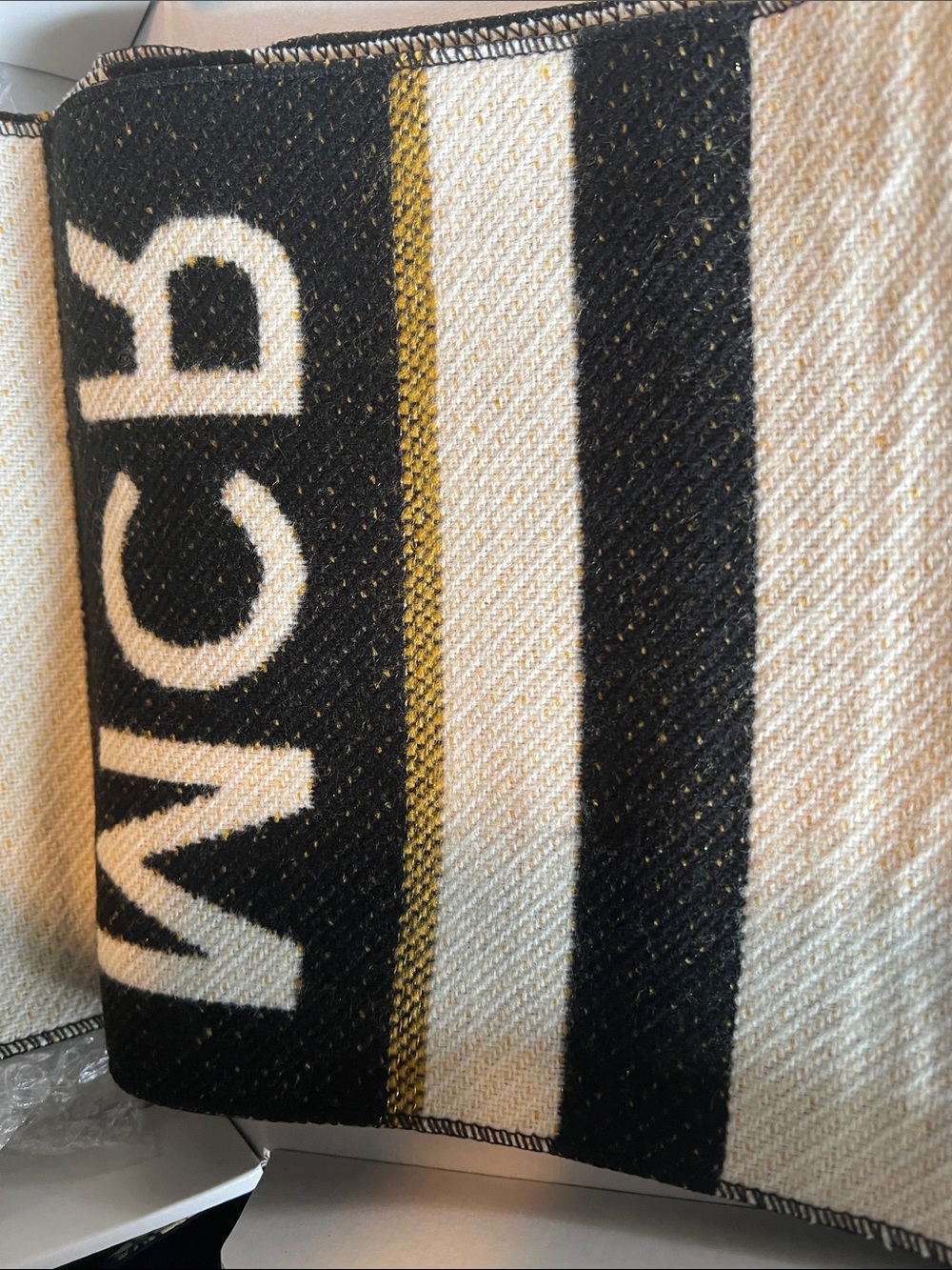 CHANEL Black & White Camellia Intarsia Cashmere Wool Scarf - Picture 4 of 11